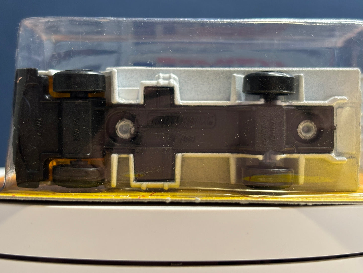 Matchbox MB #23 Volvo Container Truck (fedex)