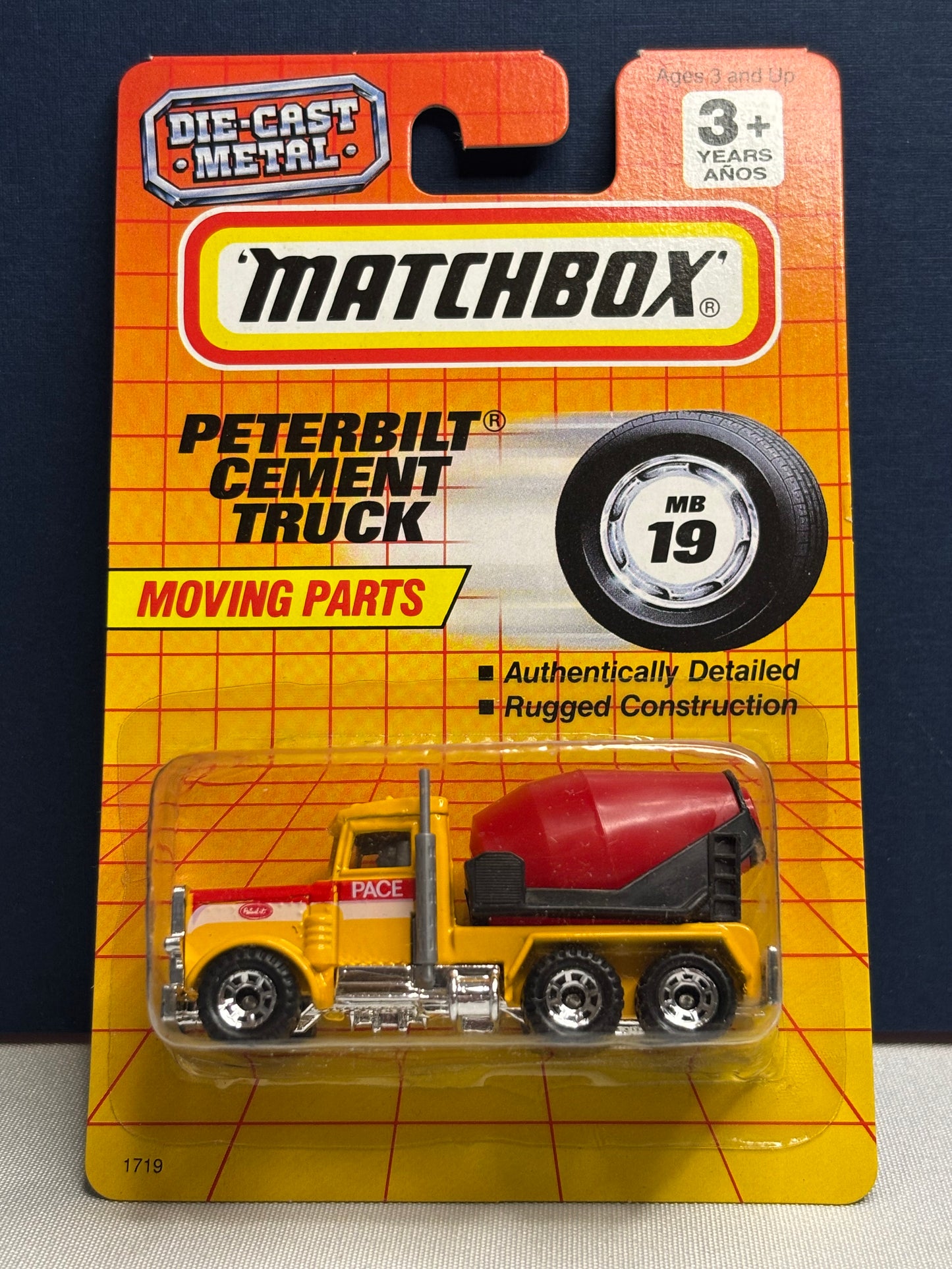 Matchbox MB #19 Peterbilt Cement Truck (red)