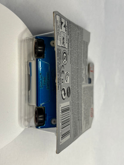 Zoom In: Experimotors (white) short card