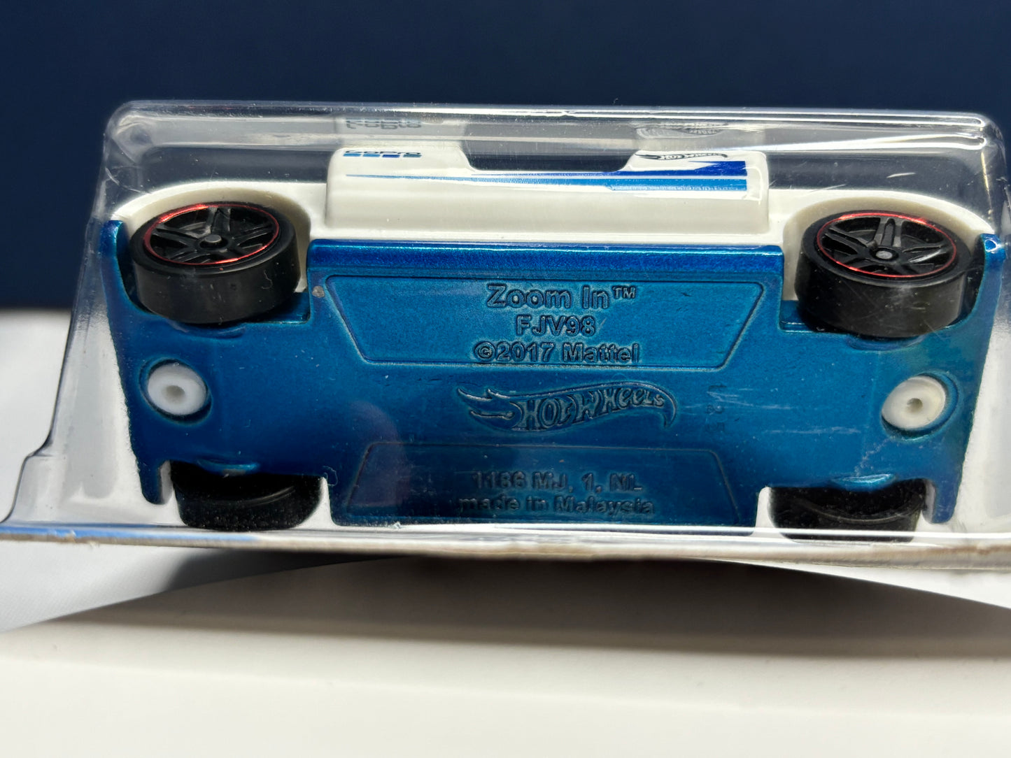 Zoom In: Experimotors (white) short card