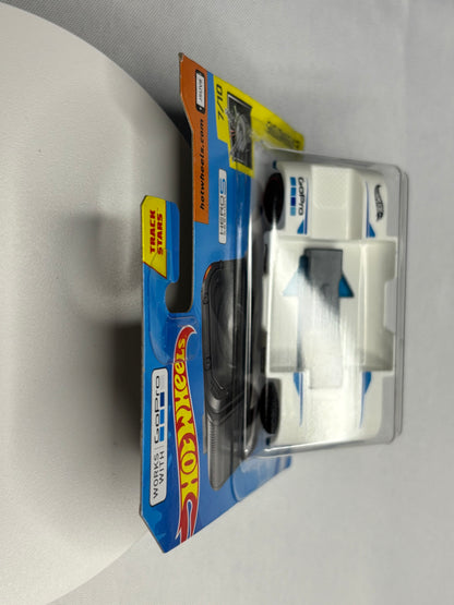 Zoom In: Experimotors (white) short card