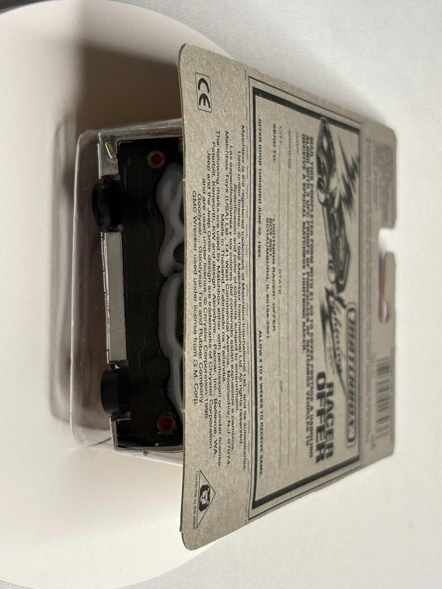 Matchbox MB #43 Lincoln Town Car (red)