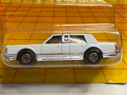 Matchbox MB #43 Lincoln Town Car (white)