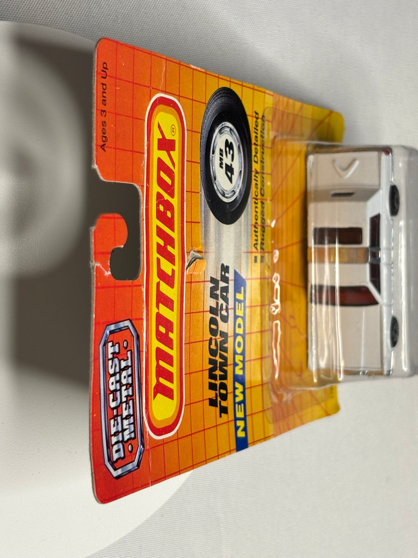 Matchbox MB #43 Lincoln Town Car (white)