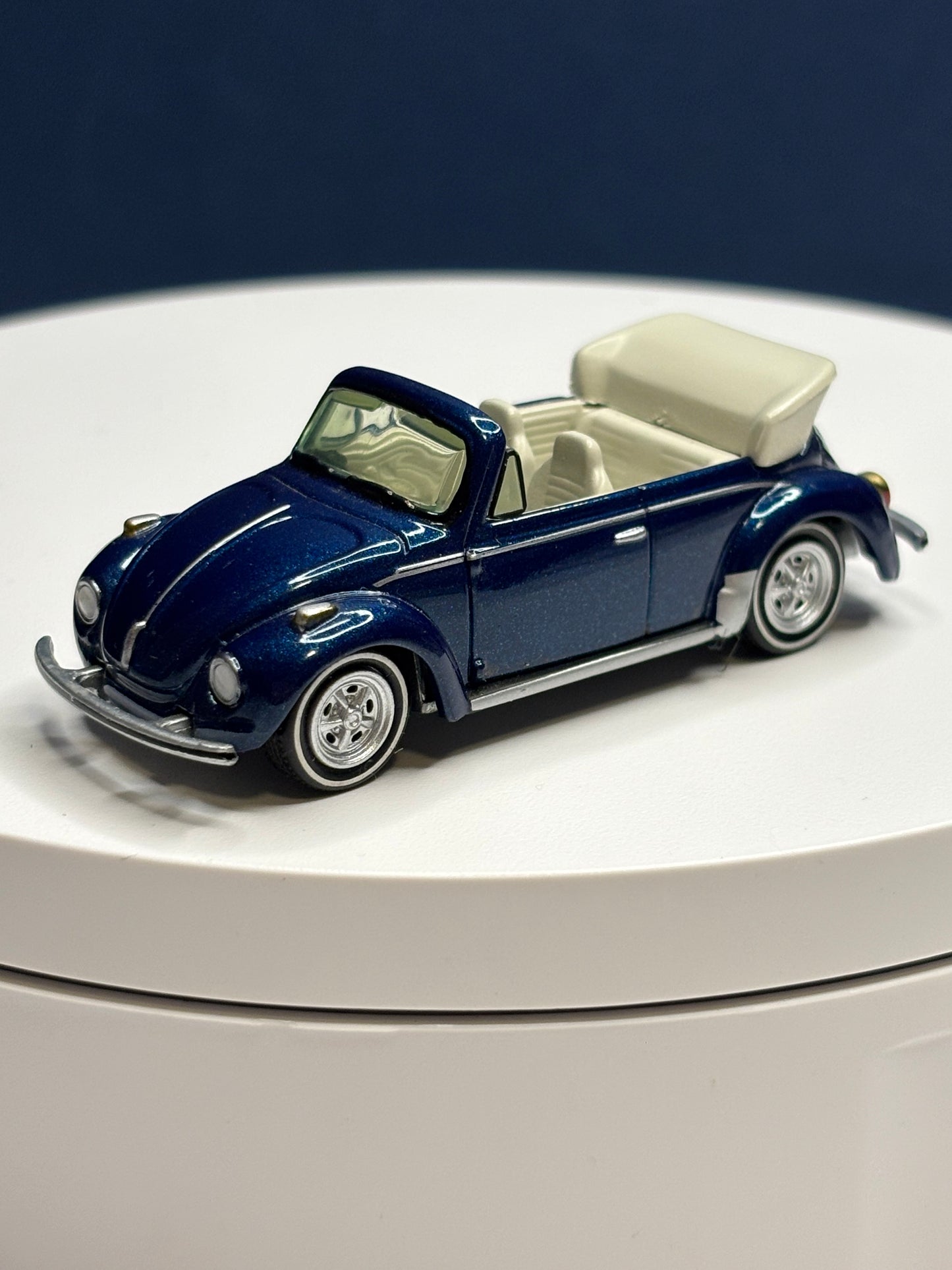 Johnny Lightning VW Bug Convertible