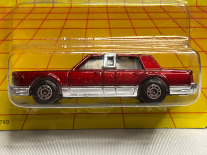 Matchbox MB #43 Lincoln Town Car (red)