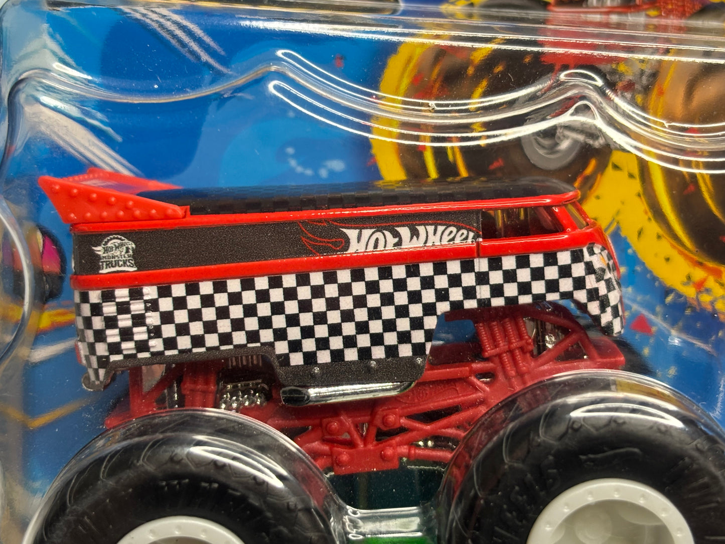 Monster Trucks VW Drag Bus